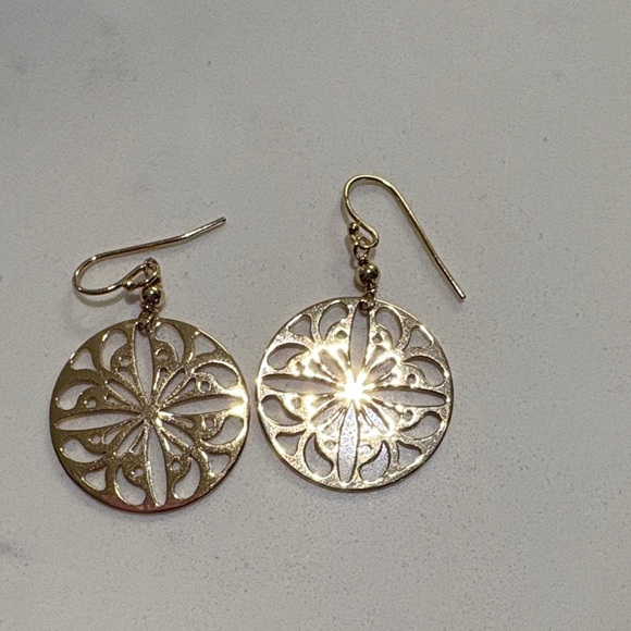 Jewelry - Elegant Gold Dangle Earrings Costume